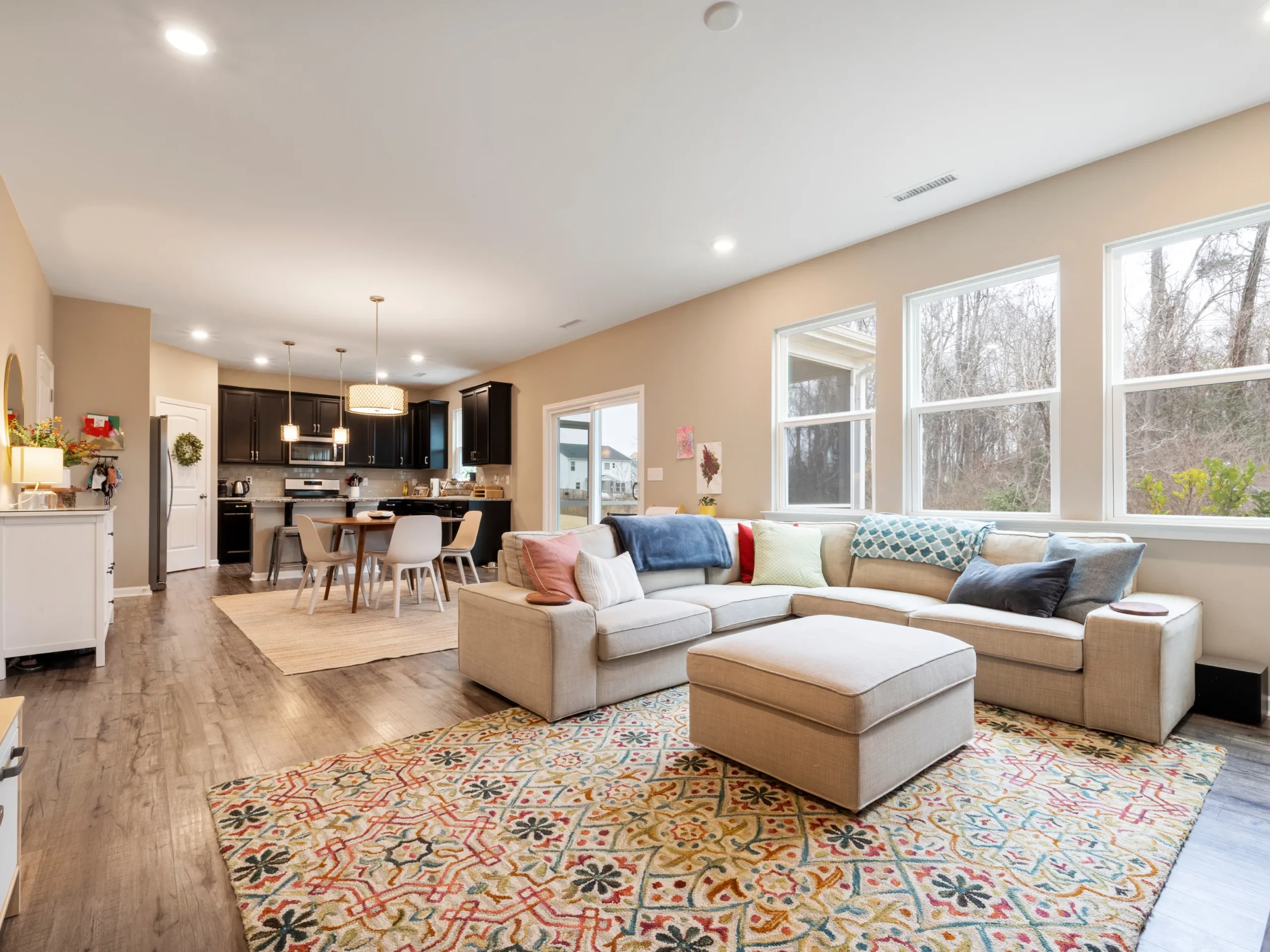 Home interior - open floor plan with living room and kitchen