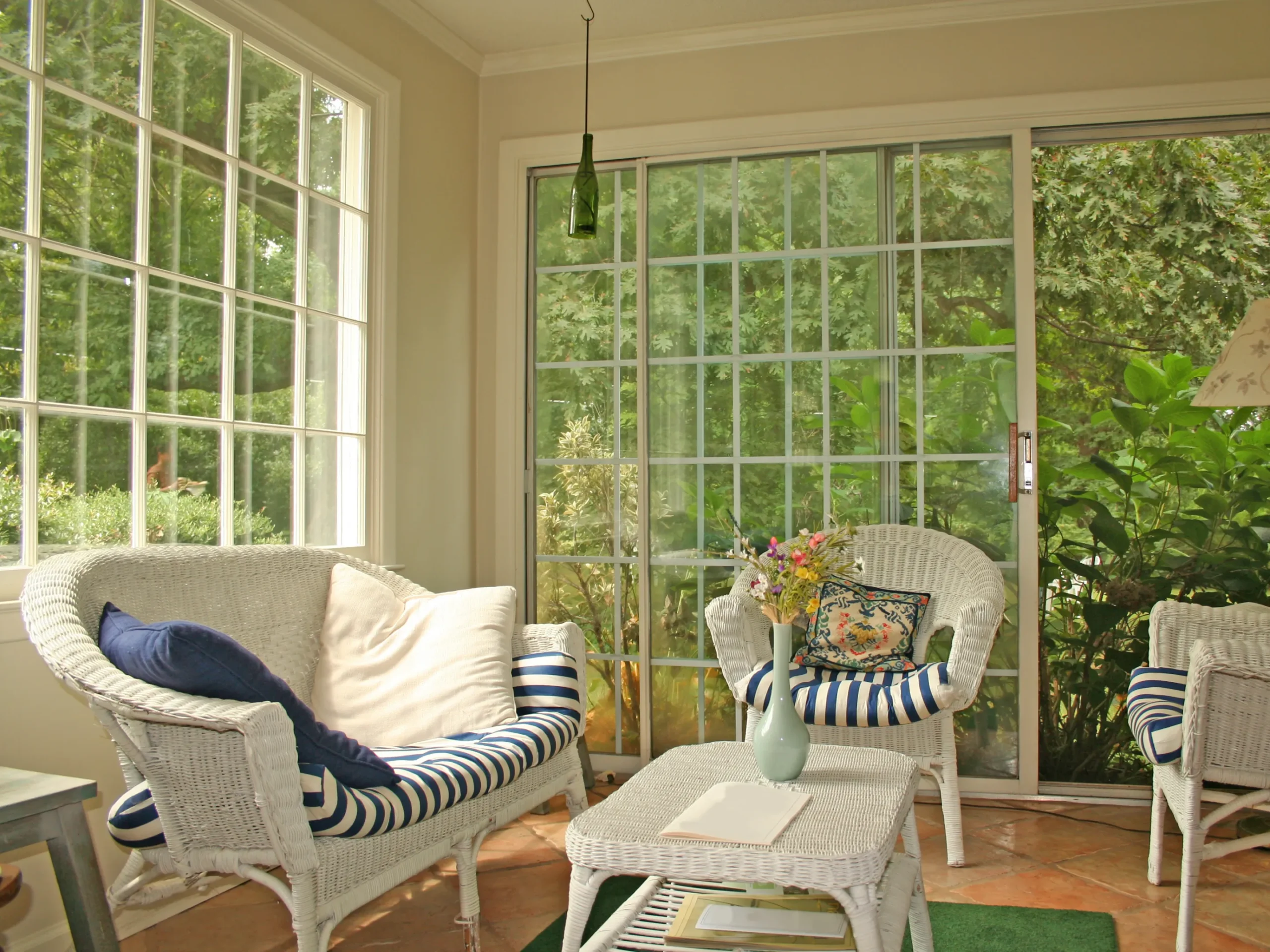 sunroom with outdoor furniture and nice decorations